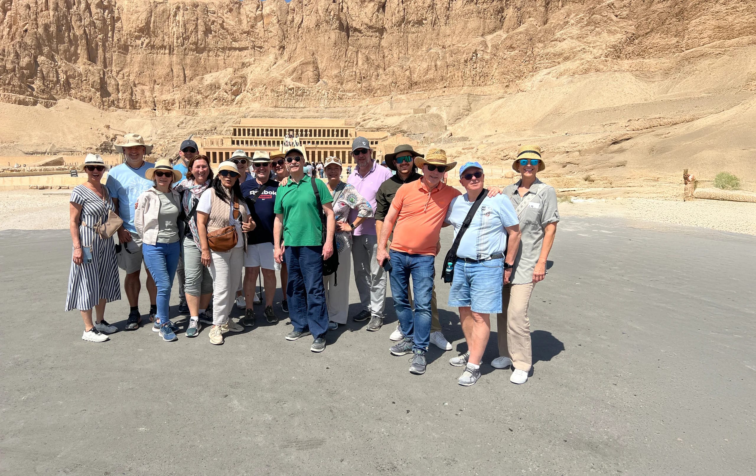 Hatschepsut Tempel mit Gruppe